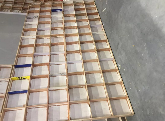 北京展會搭建設計中展臺板墻結構如何制作的？